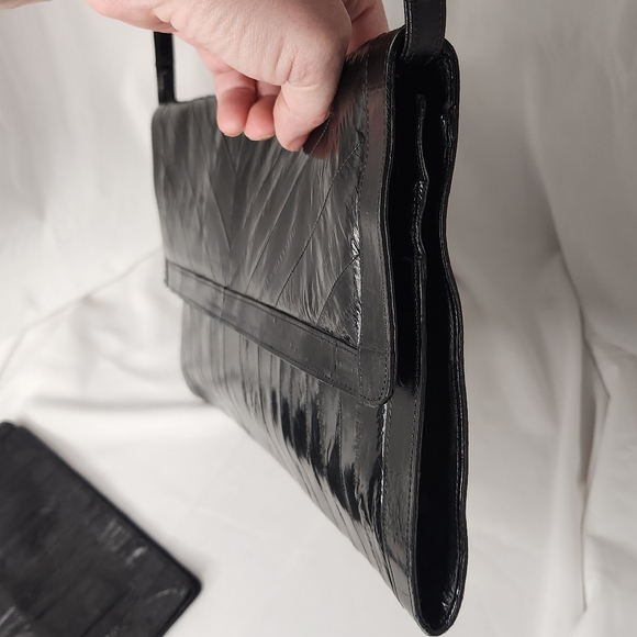 VNTG. GENUINE EEL SKIN SHOULDER BAG & MATCHING BIFOLD WALLET - Picture 9 of 13